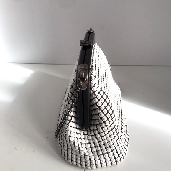 Oroton beautiful vintage white mesh beaded handbag with chain link strap - Picture 10 of 12